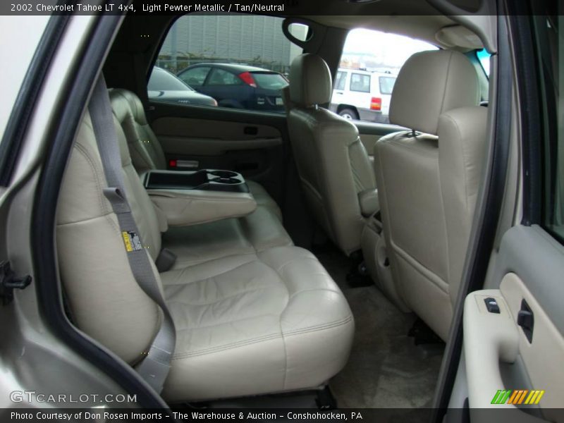 Light Pewter Metallic / Tan/Neutral 2002 Chevrolet Tahoe LT 4x4
