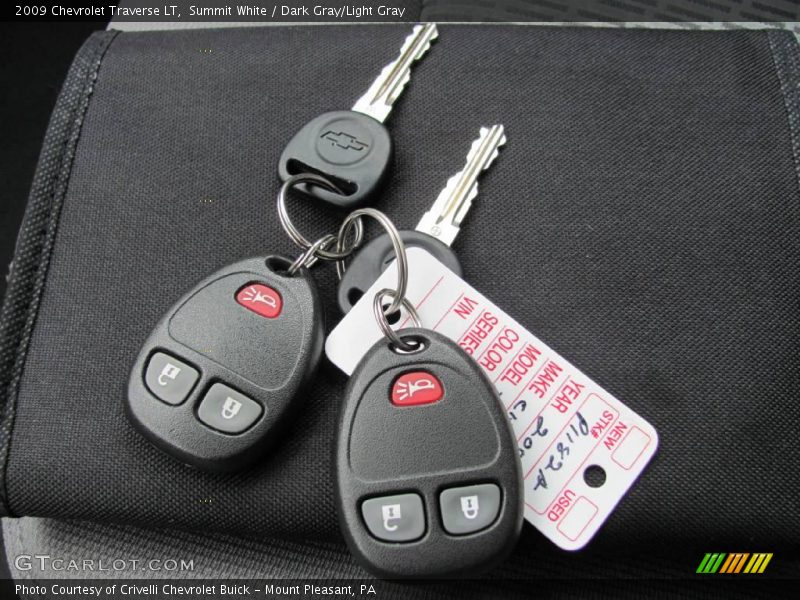 Summit White / Dark Gray/Light Gray 2009 Chevrolet Traverse LT