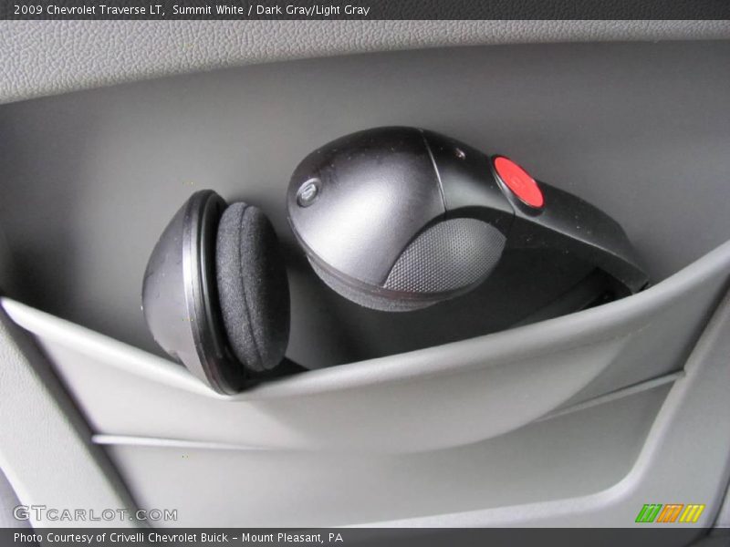 Summit White / Dark Gray/Light Gray 2009 Chevrolet Traverse LT