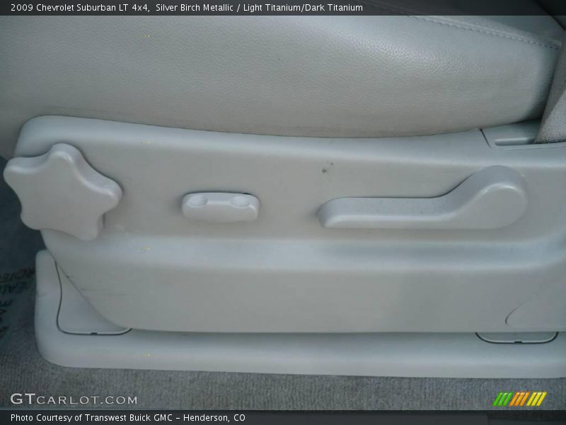 Silver Birch Metallic / Light Titanium/Dark Titanium 2009 Chevrolet Suburban LT 4x4