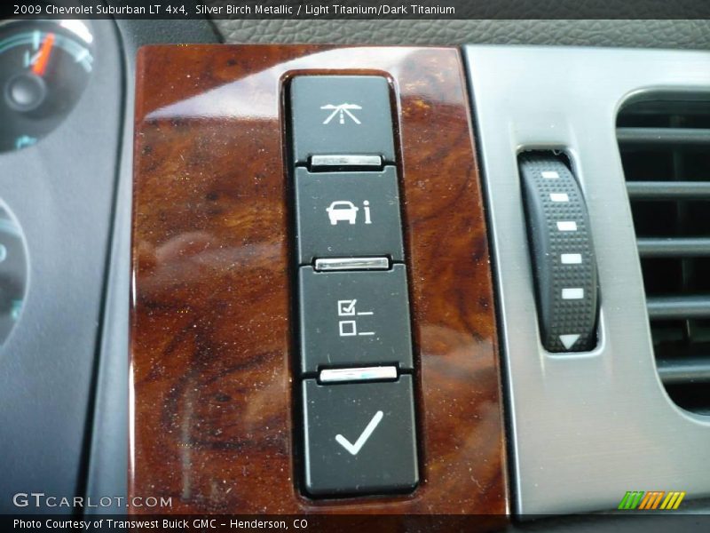 Silver Birch Metallic / Light Titanium/Dark Titanium 2009 Chevrolet Suburban LT 4x4