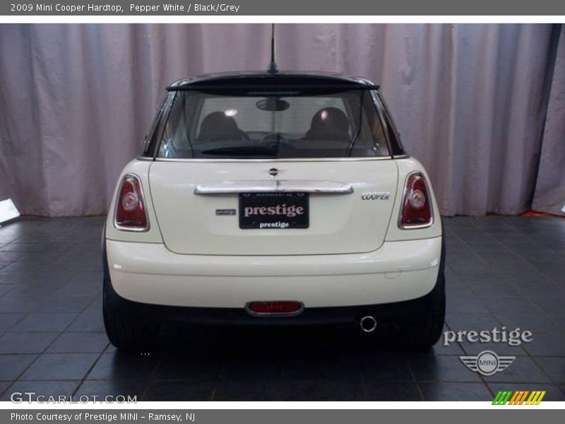 Pepper White / Black/Grey 2009 Mini Cooper Hardtop