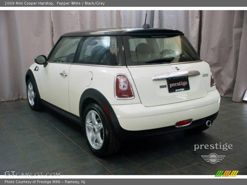 Pepper White / Black/Grey 2009 Mini Cooper Hardtop