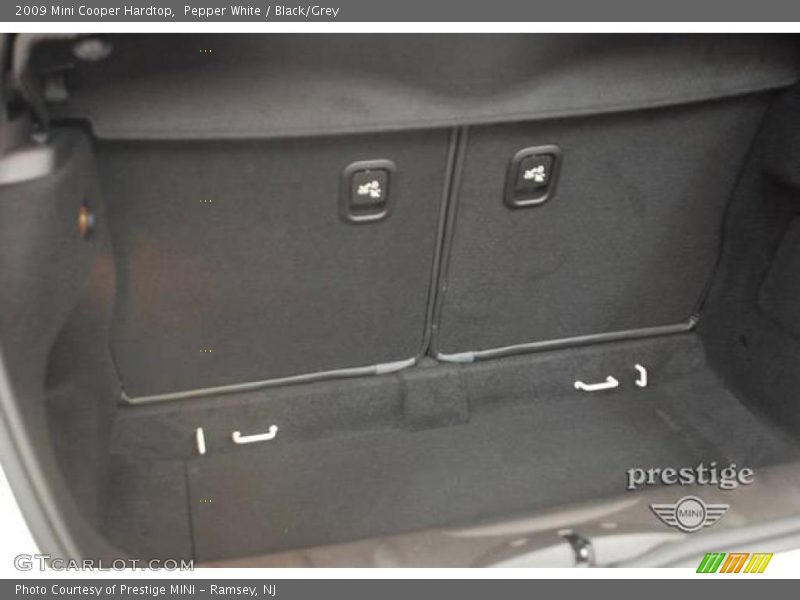 Pepper White / Black/Grey 2009 Mini Cooper Hardtop
