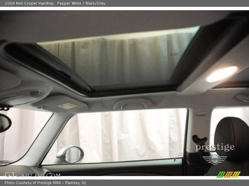 Pepper White / Black/Grey 2009 Mini Cooper Hardtop