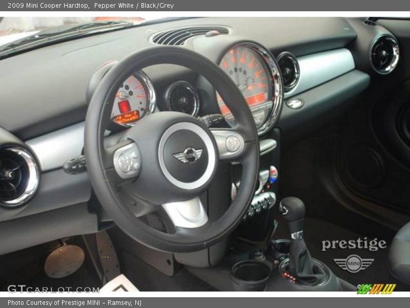 Pepper White / Black/Grey 2009 Mini Cooper Hardtop