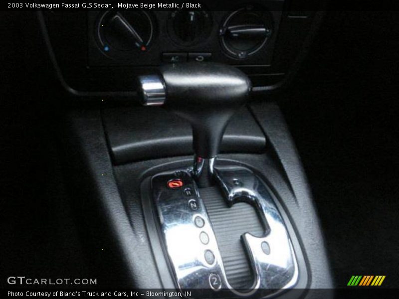 Mojave Beige Metallic / Black 2003 Volkswagen Passat GLS Sedan
