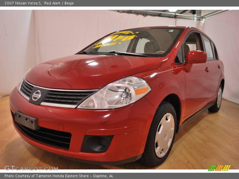 Red Alert / Beige 2007 Nissan Versa S