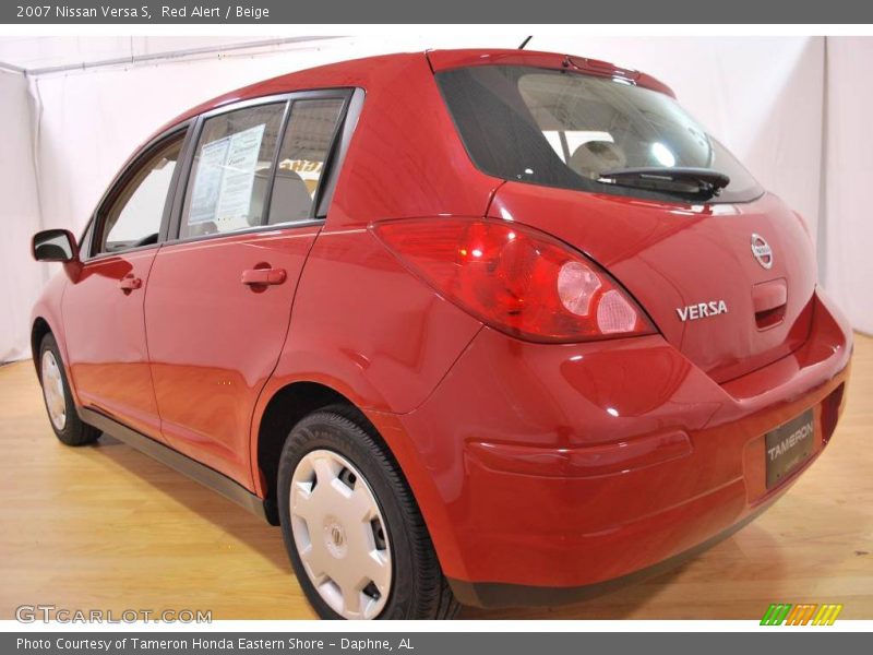Red Alert / Beige 2007 Nissan Versa S