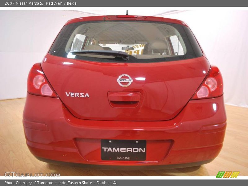 Red Alert / Beige 2007 Nissan Versa S