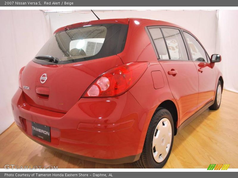 Red Alert / Beige 2007 Nissan Versa S