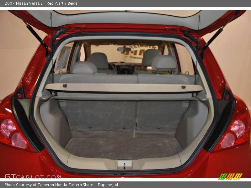 Red Alert / Beige 2007 Nissan Versa S