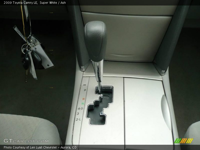 Super White / Ash 2009 Toyota Camry LE