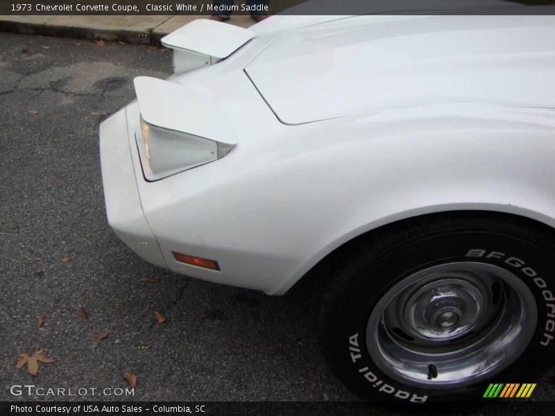 Classic White / Medium Saddle 1973 Chevrolet Corvette Coupe