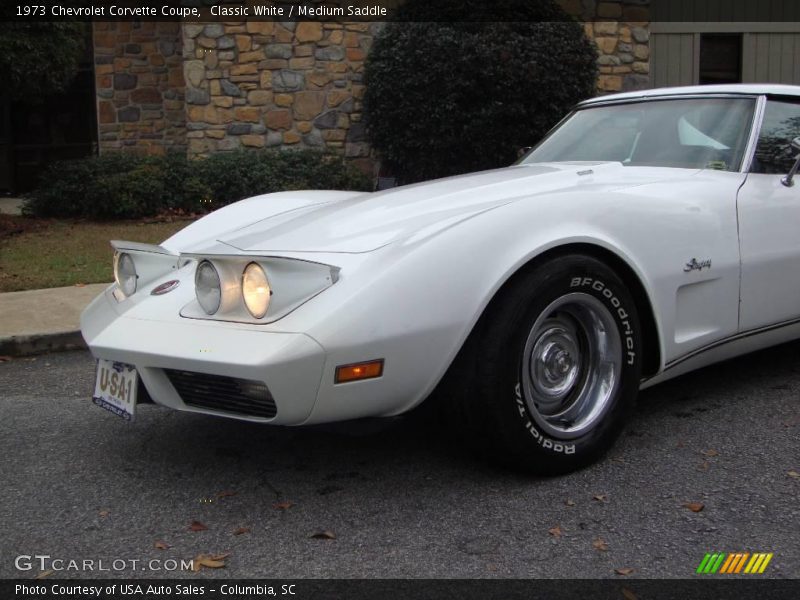 Classic White / Medium Saddle 1973 Chevrolet Corvette Coupe