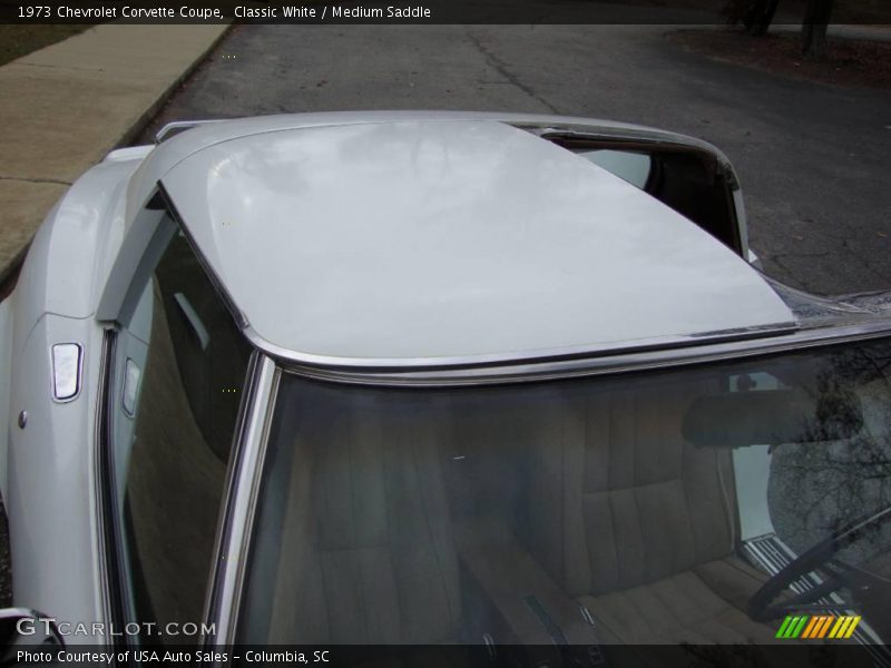 Classic White / Medium Saddle 1973 Chevrolet Corvette Coupe