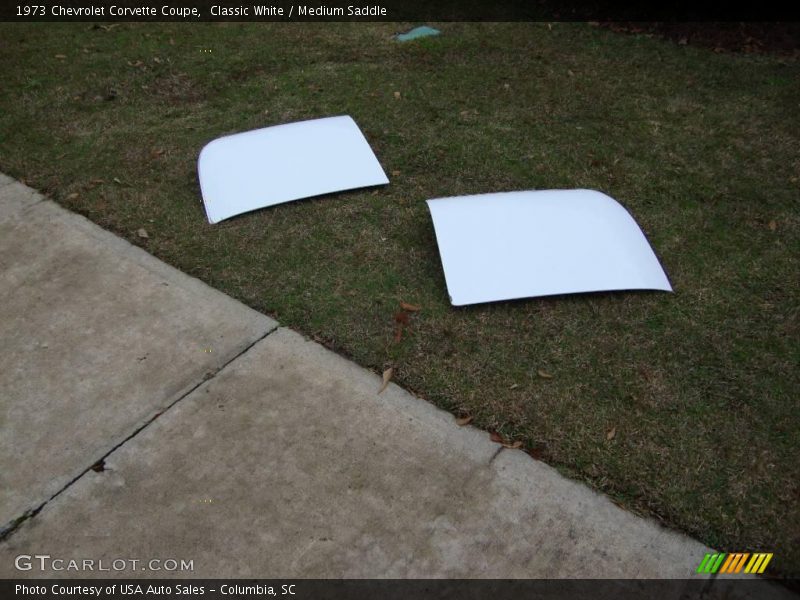 Classic White / Medium Saddle 1973 Chevrolet Corvette Coupe