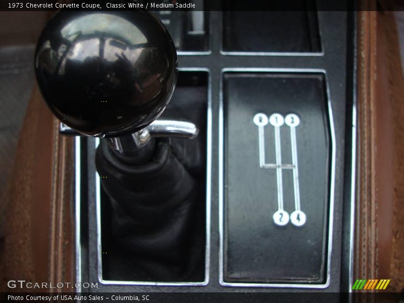 Classic White / Medium Saddle 1973 Chevrolet Corvette Coupe