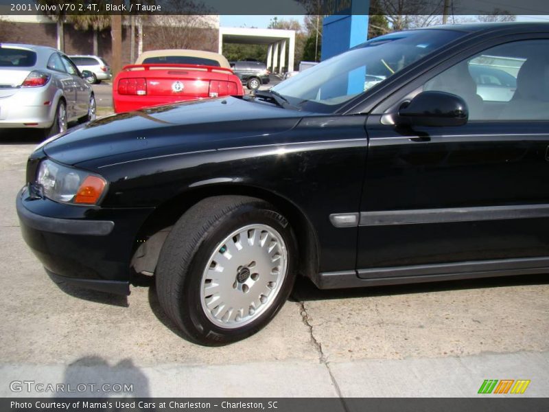 Black / Taupe 2001 Volvo V70 2.4T