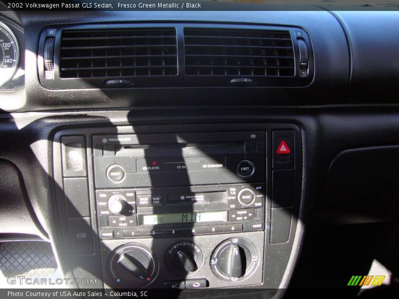 Fresco Green Metallic / Black 2002 Volkswagen Passat GLS Sedan