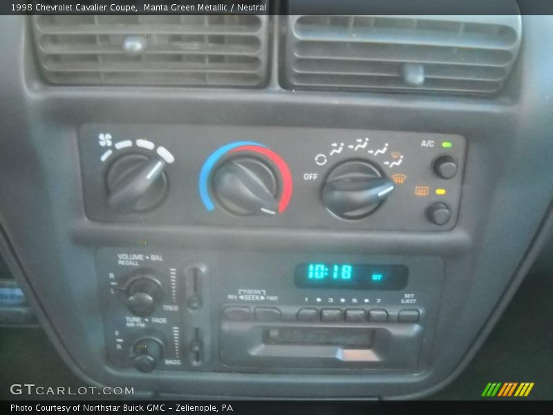 Manta Green Metallic / Neutral 1998 Chevrolet Cavalier Coupe