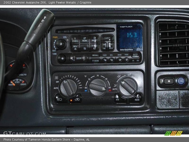 Light Pewter Metallic / Graphite 2002 Chevrolet Avalanche Z66