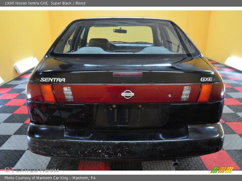 Super Black / Blond 1996 Nissan Sentra GXE