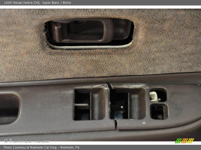Super Black / Blond 1996 Nissan Sentra GXE