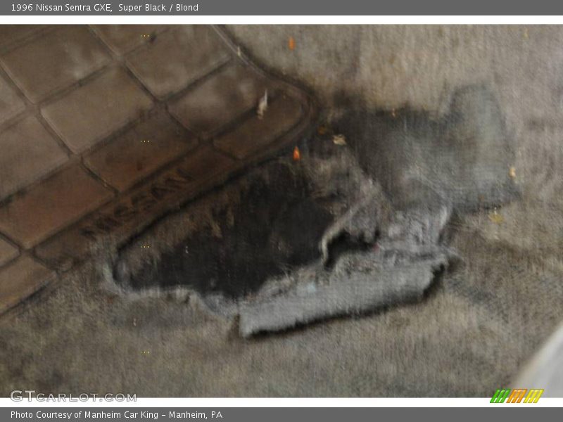 Super Black / Blond 1996 Nissan Sentra GXE