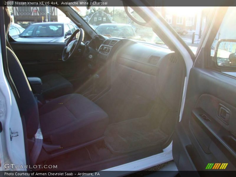 Avalanche White / Charcoal 2003 Nissan Xterra XE V6 4x4