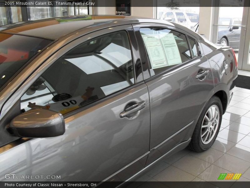 Titanium Pearl / Gray 2005 Mitsubishi Galant ES