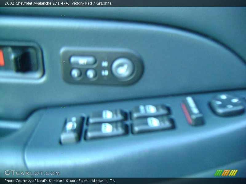 Victory Red / Graphite 2002 Chevrolet Avalanche Z71 4x4