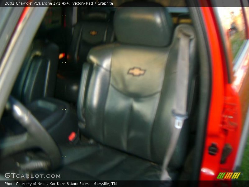 Victory Red / Graphite 2002 Chevrolet Avalanche Z71 4x4