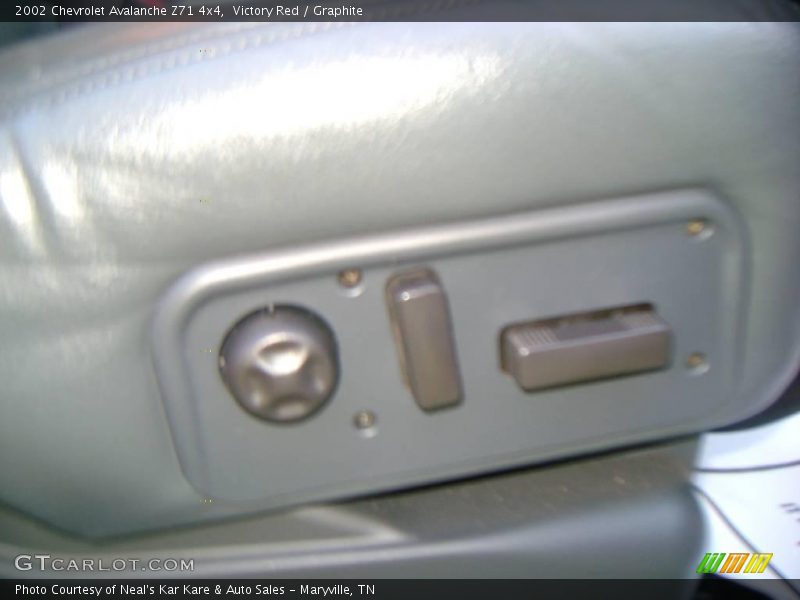 Victory Red / Graphite 2002 Chevrolet Avalanche Z71 4x4