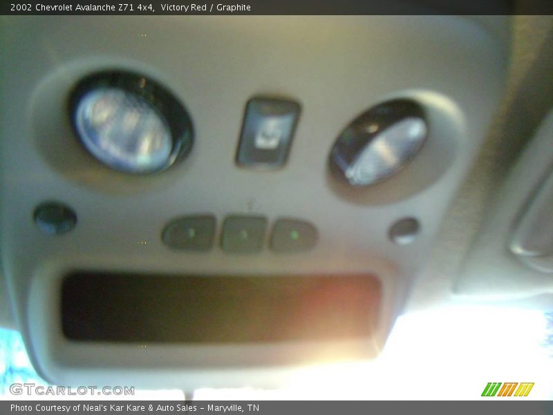 Victory Red / Graphite 2002 Chevrolet Avalanche Z71 4x4