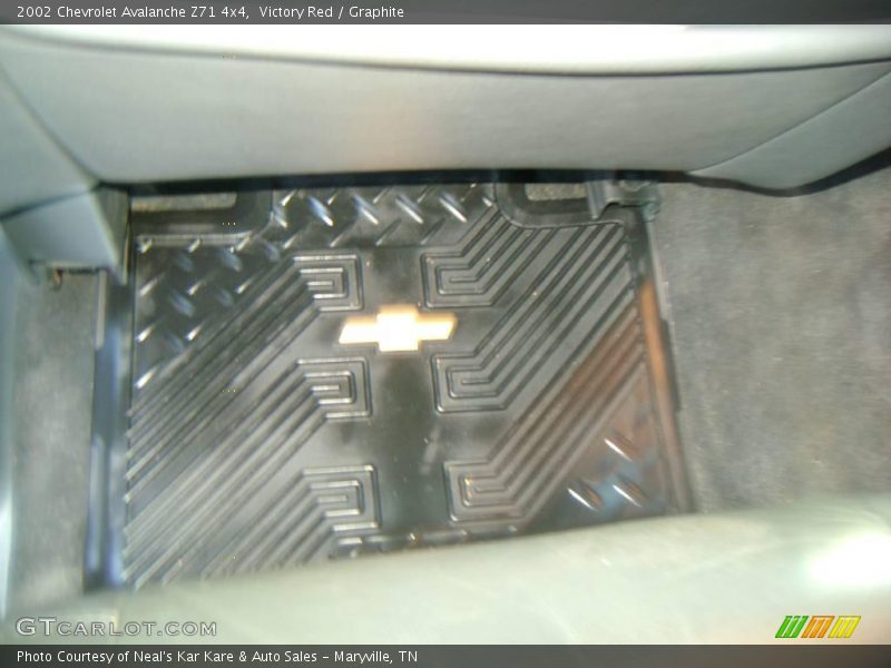 Victory Red / Graphite 2002 Chevrolet Avalanche Z71 4x4