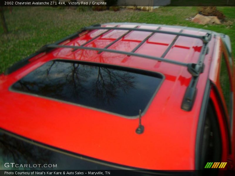 Victory Red / Graphite 2002 Chevrolet Avalanche Z71 4x4