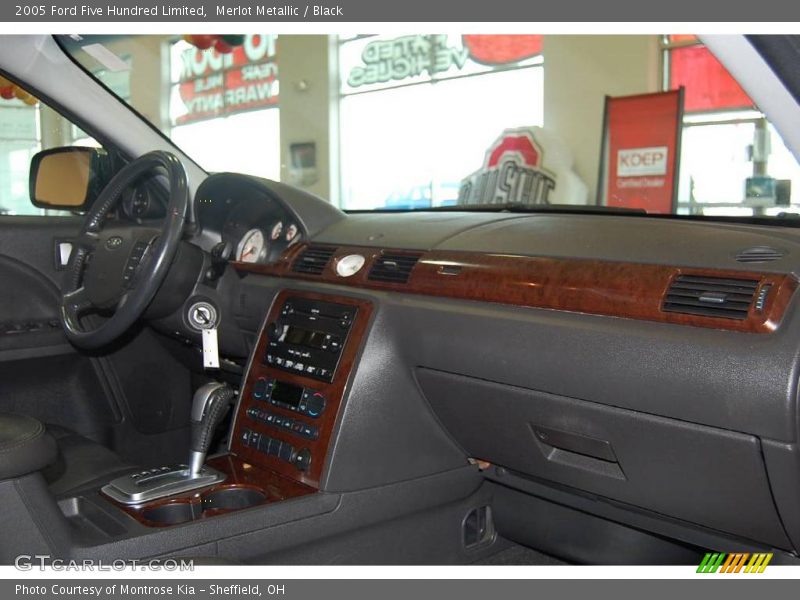 Merlot Metallic / Black 2005 Ford Five Hundred Limited
