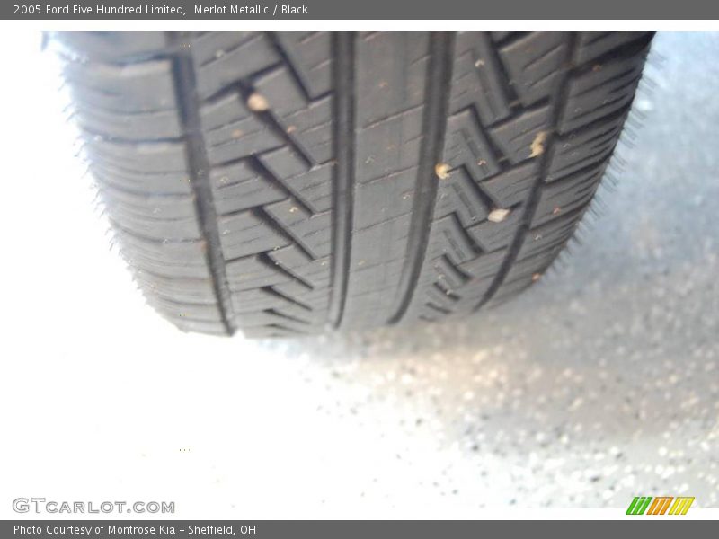 Merlot Metallic / Black 2005 Ford Five Hundred Limited