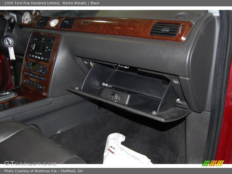 Merlot Metallic / Black 2005 Ford Five Hundred Limited