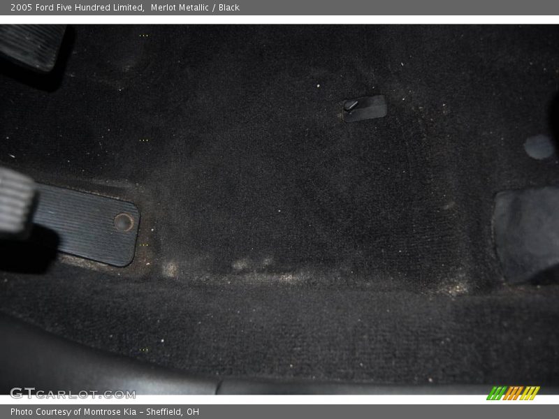 Merlot Metallic / Black 2005 Ford Five Hundred Limited