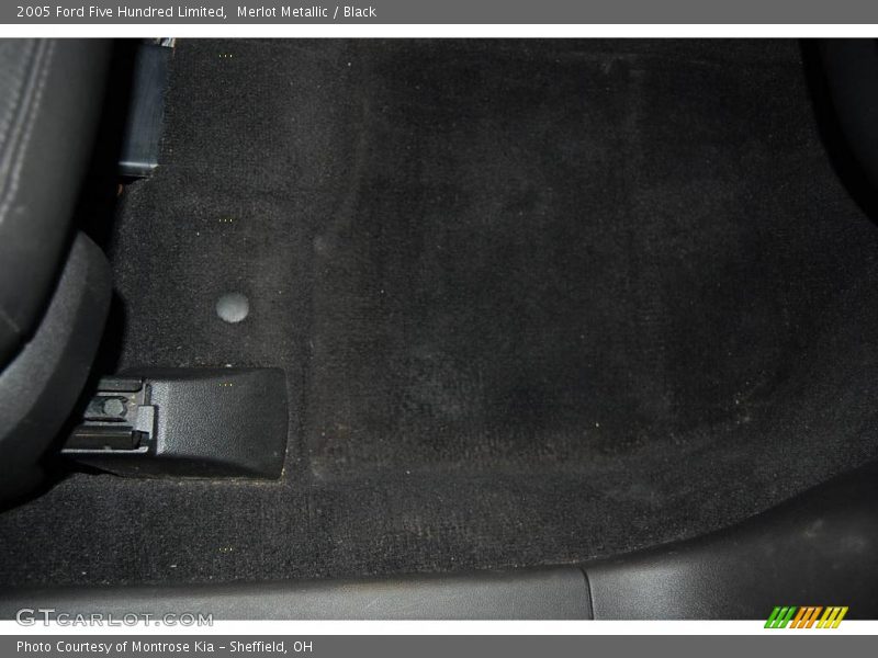 Merlot Metallic / Black 2005 Ford Five Hundred Limited