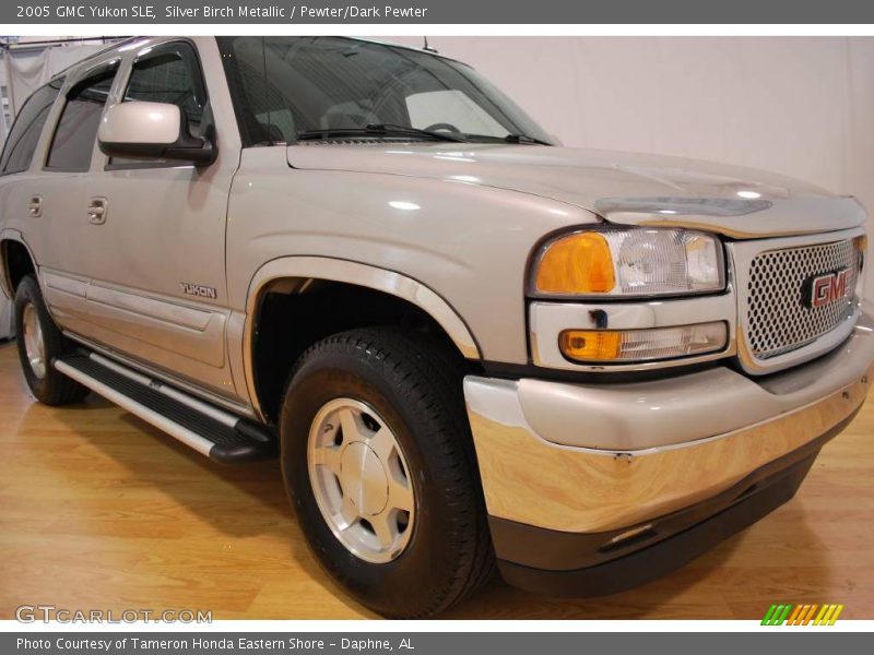Silver Birch Metallic / Pewter/Dark Pewter 2005 GMC Yukon SLE