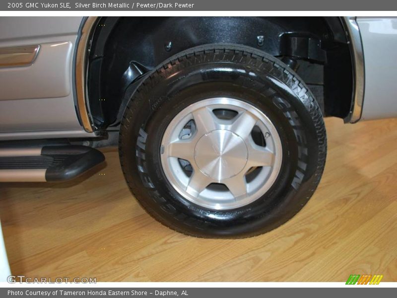 Silver Birch Metallic / Pewter/Dark Pewter 2005 GMC Yukon SLE