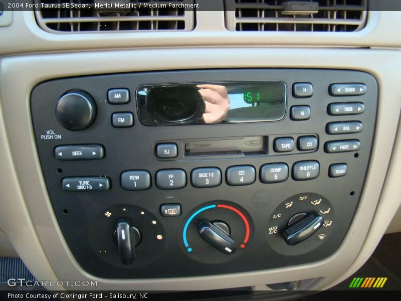 Merlot Metallic / Medium Parchment 2004 Ford Taurus SE Sedan