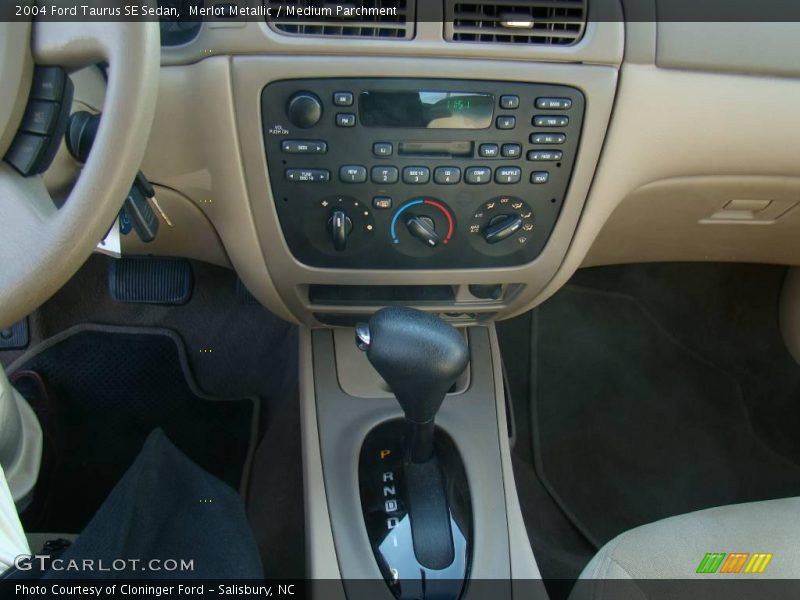 Merlot Metallic / Medium Parchment 2004 Ford Taurus SE Sedan