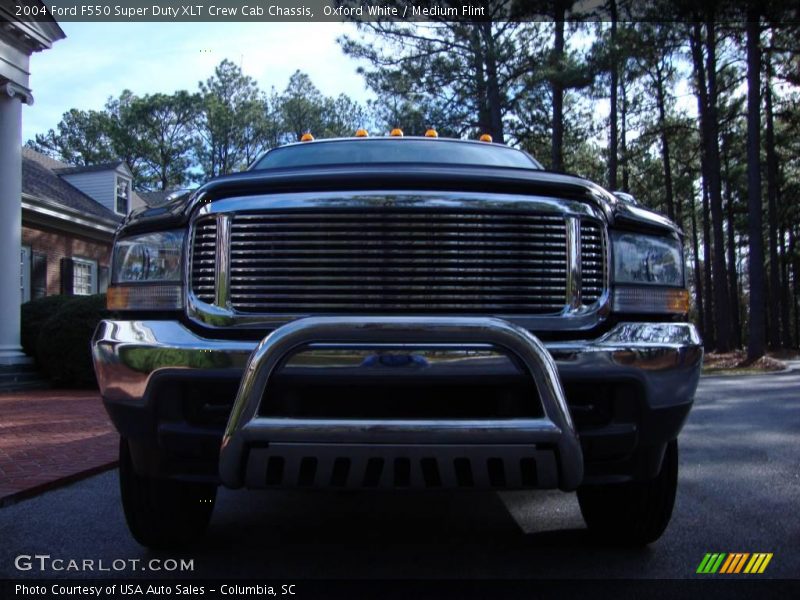 Oxford White / Medium Flint 2004 Ford F550 Super Duty XLT Crew Cab Chassis