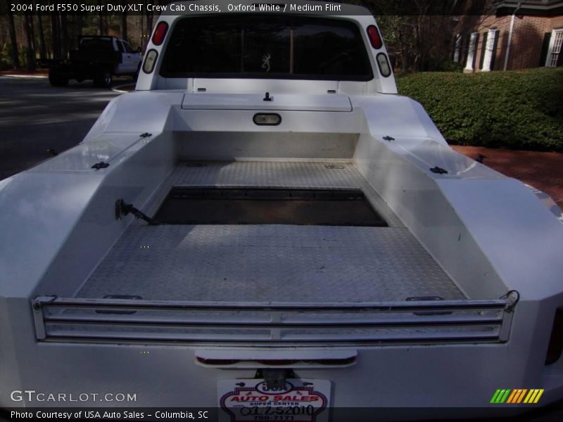 Oxford White / Medium Flint 2004 Ford F550 Super Duty XLT Crew Cab Chassis