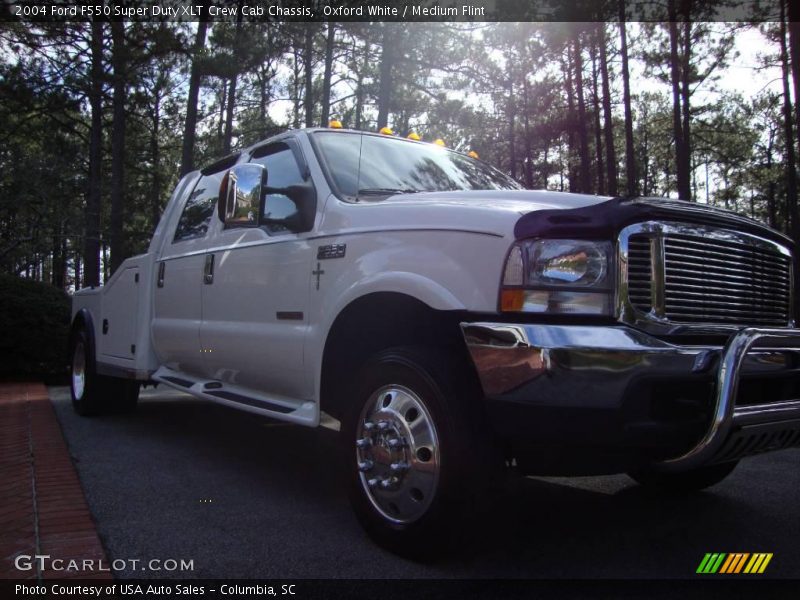 Oxford White / Medium Flint 2004 Ford F550 Super Duty XLT Crew Cab Chassis