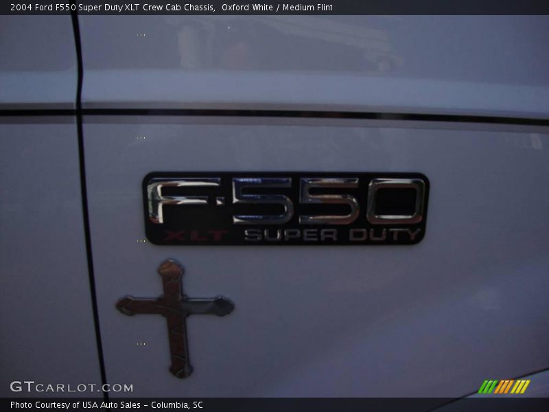 Oxford White / Medium Flint 2004 Ford F550 Super Duty XLT Crew Cab Chassis